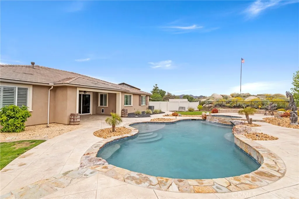 30404 Canyon Point Circle, Menifee, California 92584 home-pic-32