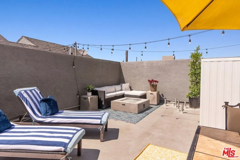 11938 Courtleigh Drive 7, Los Angeles, California 90066 home-pic-20