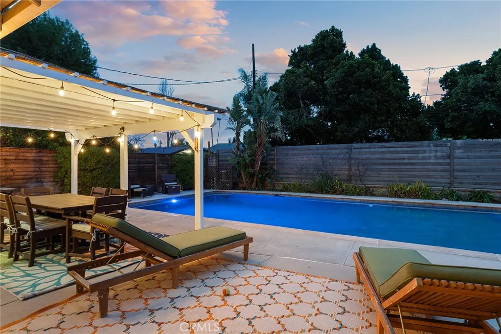 23642 Oxnard Street, Woodland Hills, California 91367 home-pic-38