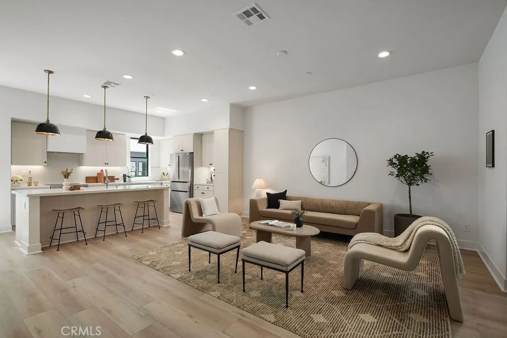 1320 W Cannon Drive, Los Angeles, California 90026 home-pic-4