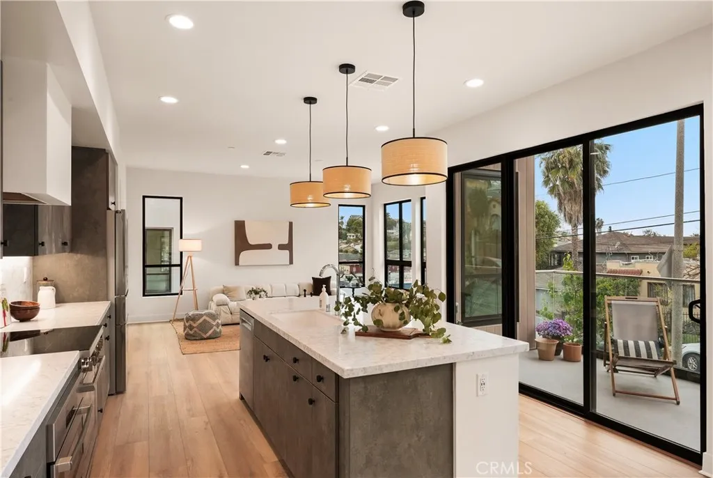 1320 W Cannon Drive, Los Angeles, California 90026 home-pic-7