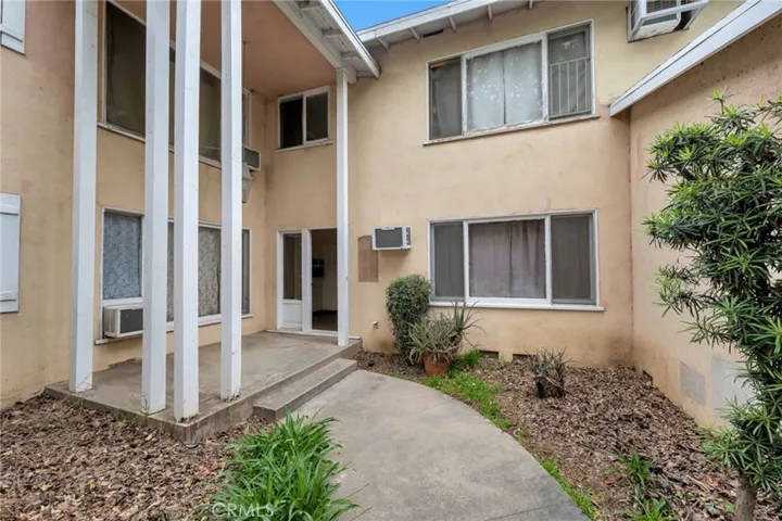 7001 Hazeltine Avenue, Van Nuys, California 91405