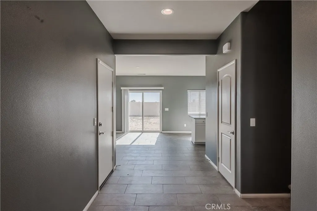 10619 Appaloosa Avenue, Hesperia, California 92345 home-pic-2