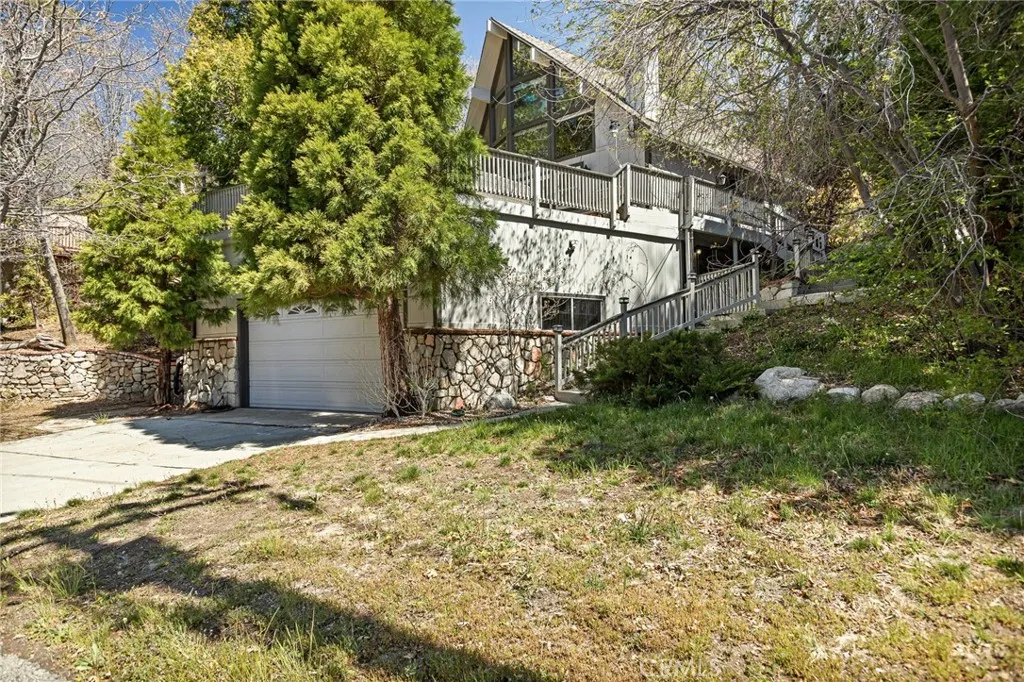 735 Bishorn Drive, Lake Arrowhead, California 92352 home-pic-2