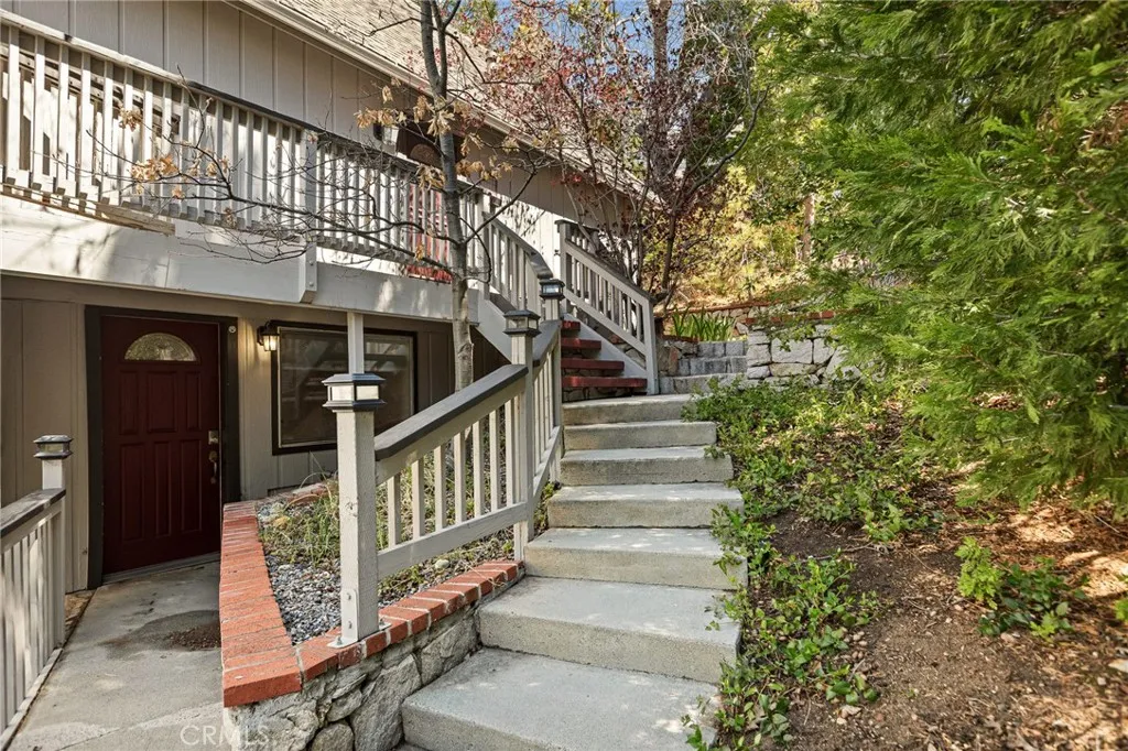 735 Bishorn Drive, Lake Arrowhead, California 92352 home-pic-3
