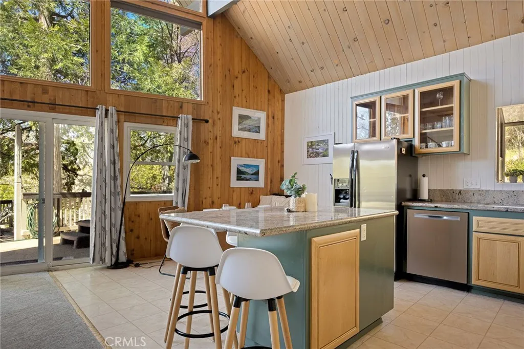 735 Bishorn Drive, Lake Arrowhead, California 92352 home-pic-8
