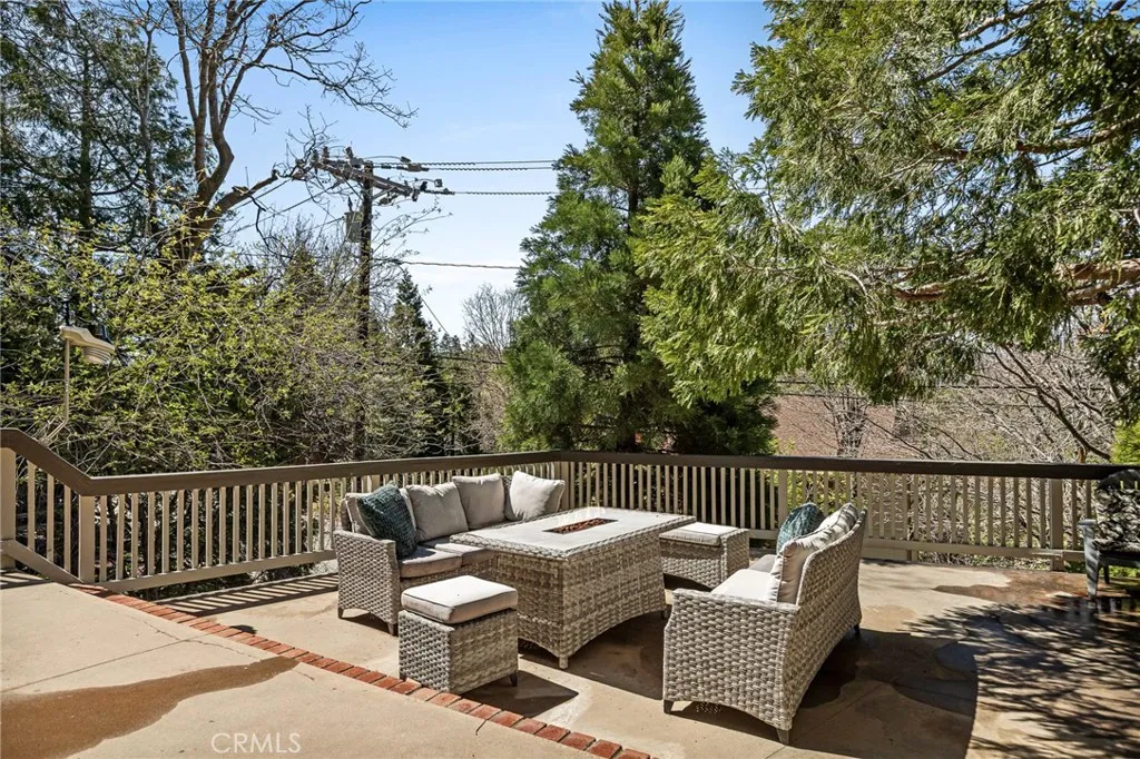 735 Bishorn Drive, Lake Arrowhead, California 92352 home-pic-4
