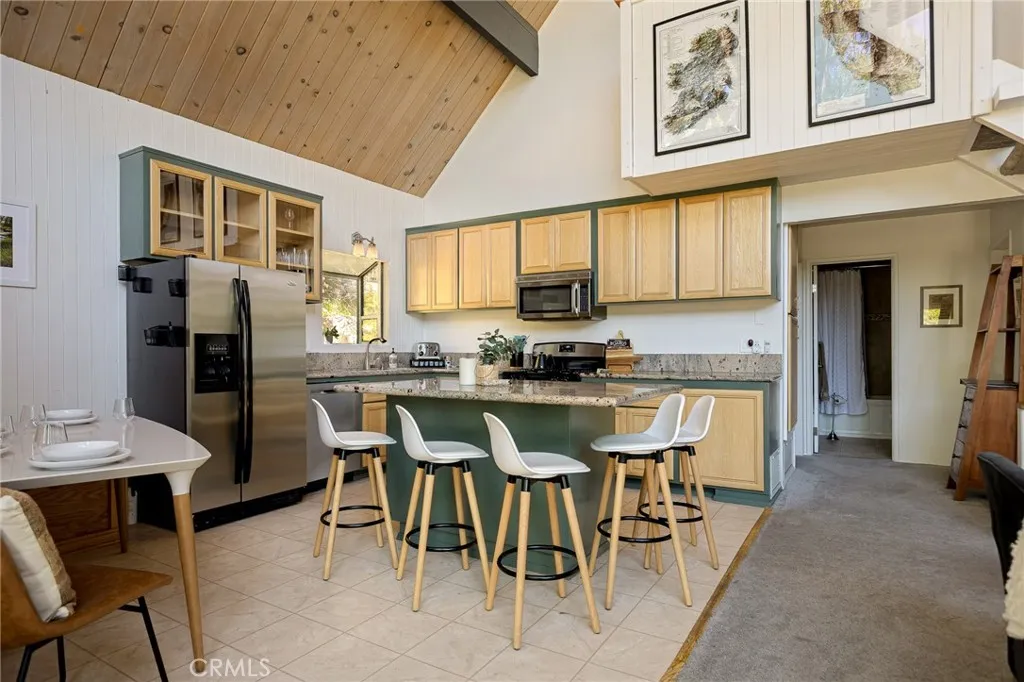 735 Bishorn Drive, Lake Arrowhead, California 92352 home-pic-10