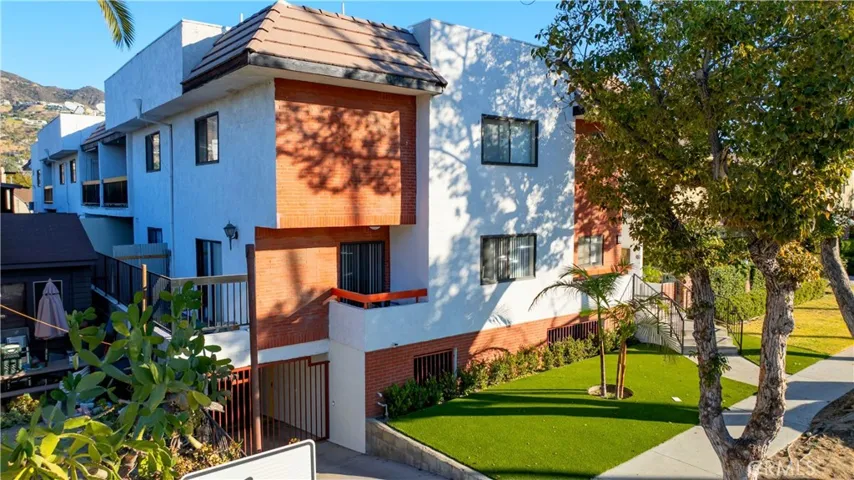 125 E Fairview Avenue, Glendale, California 91207