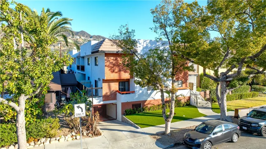 125 E Fairview Avenue, Glendale, California 91207