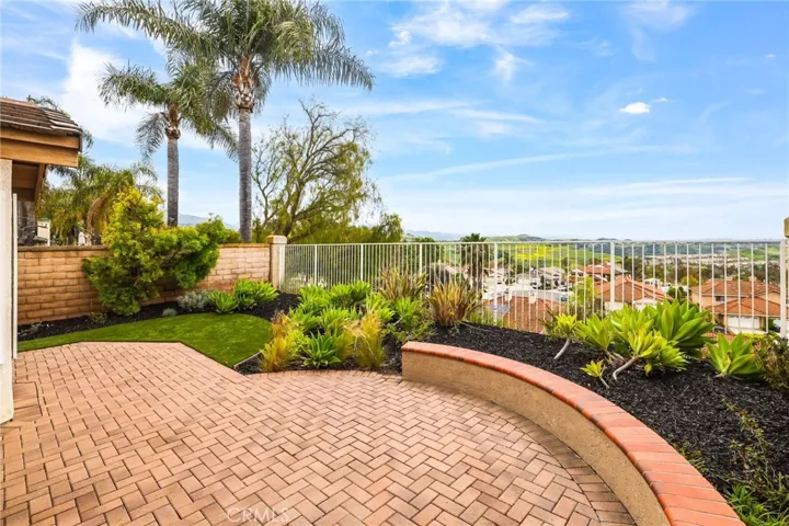 19055 Singingwood Circle, Lake Forest, California 92679