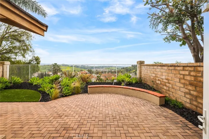 19055 Singingwood Circle, Lake Forest, California 92679