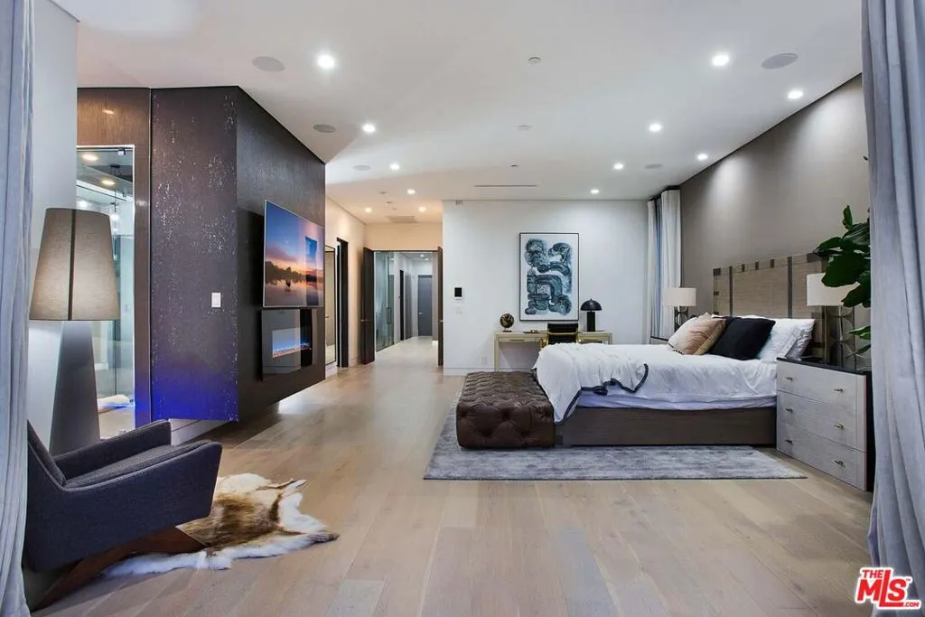 630 N Martel Avenue, Los Angeles, California 90036 home-pic-4