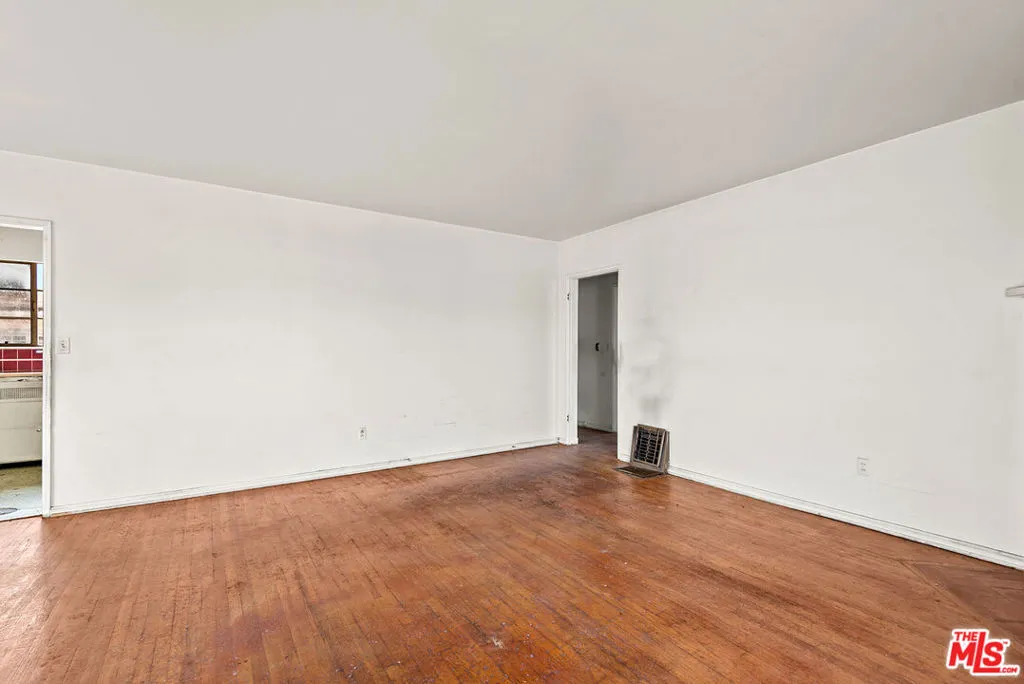 12926 Bonaparte Avenue, Los Angeles, California 90066 home-pic-7