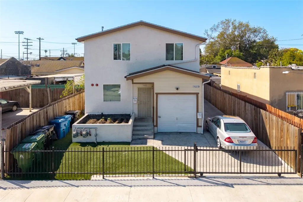 1566 E 106th Street, Los Angeles, California 90002 home-pic-0