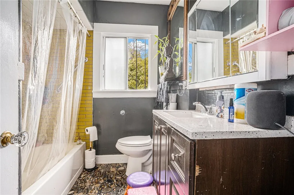2445 10th Avenue, Oakland, California 94606 home-pic-22