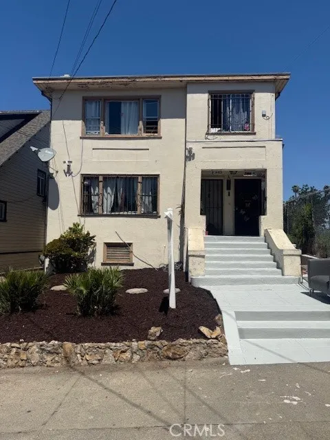 2445 10th Avenue, Oakland, California 94606 home-pic-0