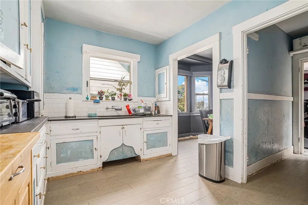 2445 10th Avenue, Oakland, California 94606 home-pic-2