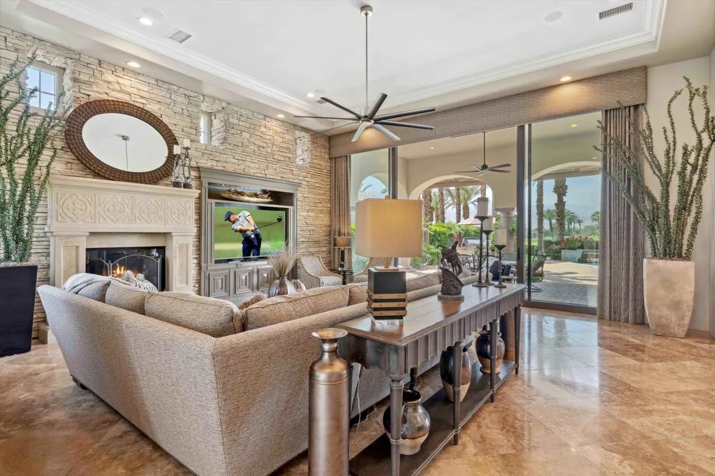 58205 Carmona, La Quinta, California 92253 home-pic-17