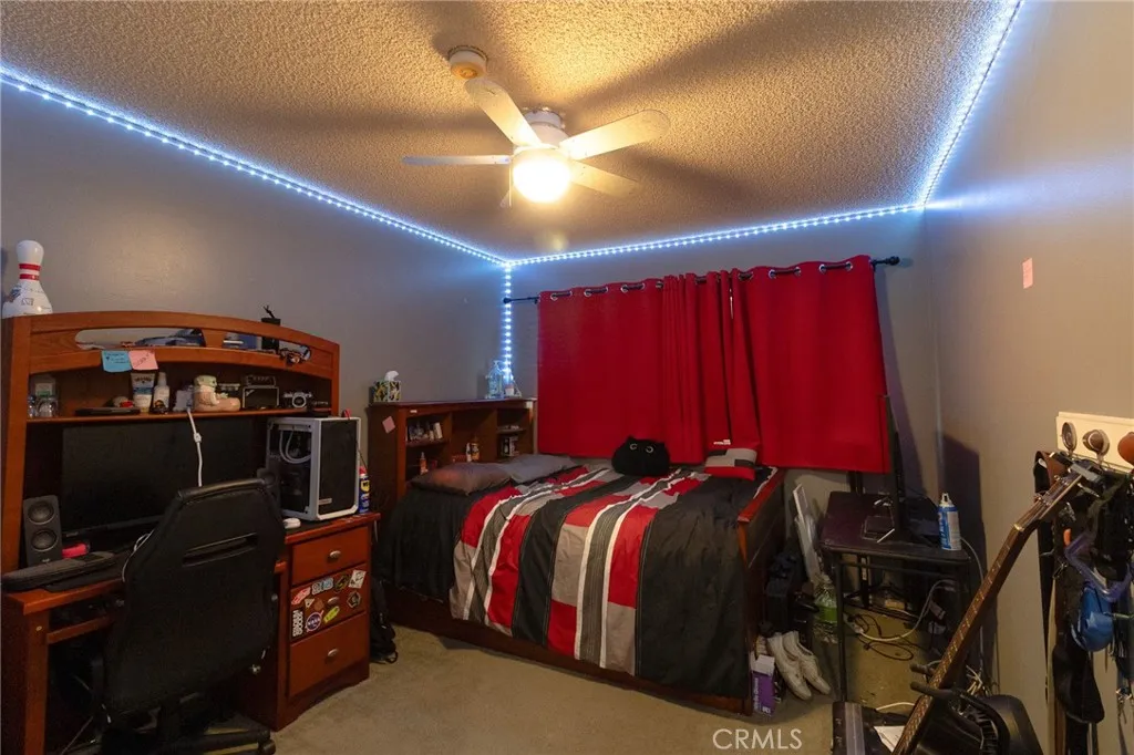 8060 Canby Avenue 2, Reseda, California 91335 home-pic-24