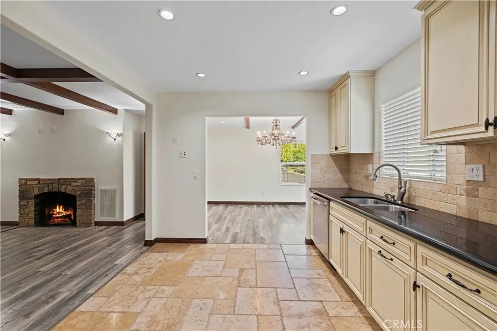 6531 Ranchito Avenue, Van Nuys, California 91401 home-pic-25