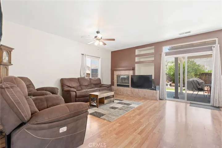 879 Glider Place, San Jacinto, California 92582