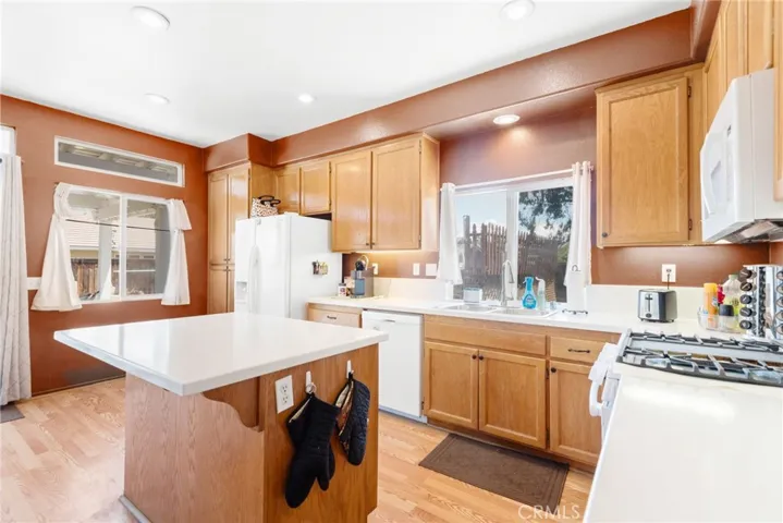 879 Glider Place, San Jacinto, California 92582