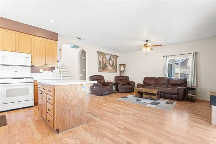 879 Glider Place, San Jacinto, California 92582
