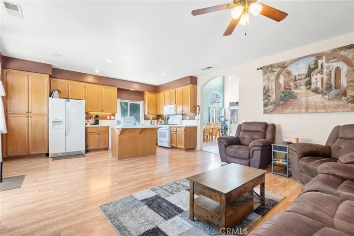 879 Glider Place, San Jacinto, California 92582