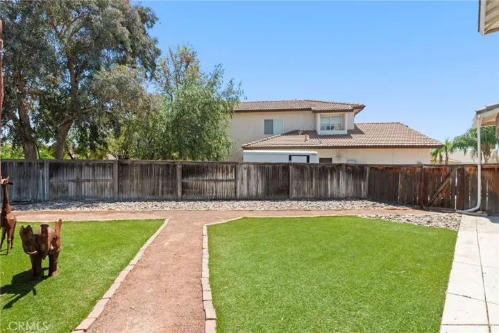 879 Glider Place, San Jacinto, California 92582