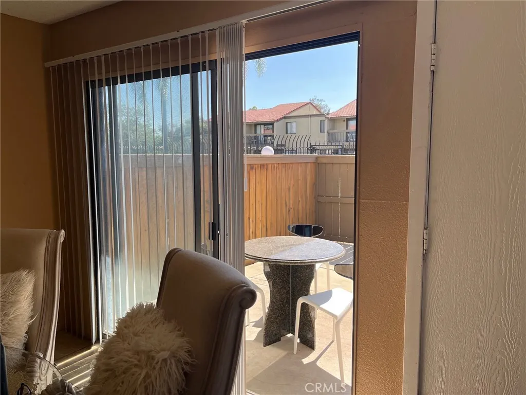 9250 Citrus Ave. E, Fontana, California 92335 home-pic-5