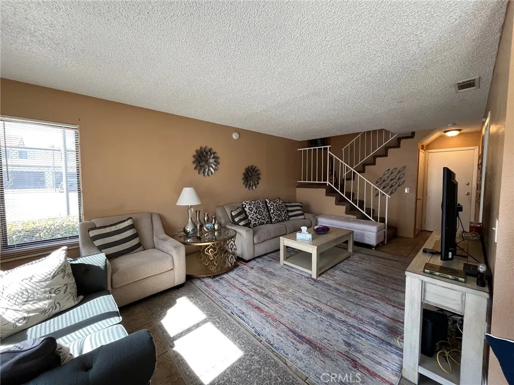 9250 Citrus Ave. E, Fontana, California 92335 home-pic-6