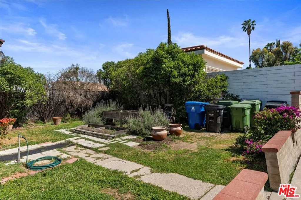 5454 Aura Avenue, Tarzana, California 91356 home-pic-10