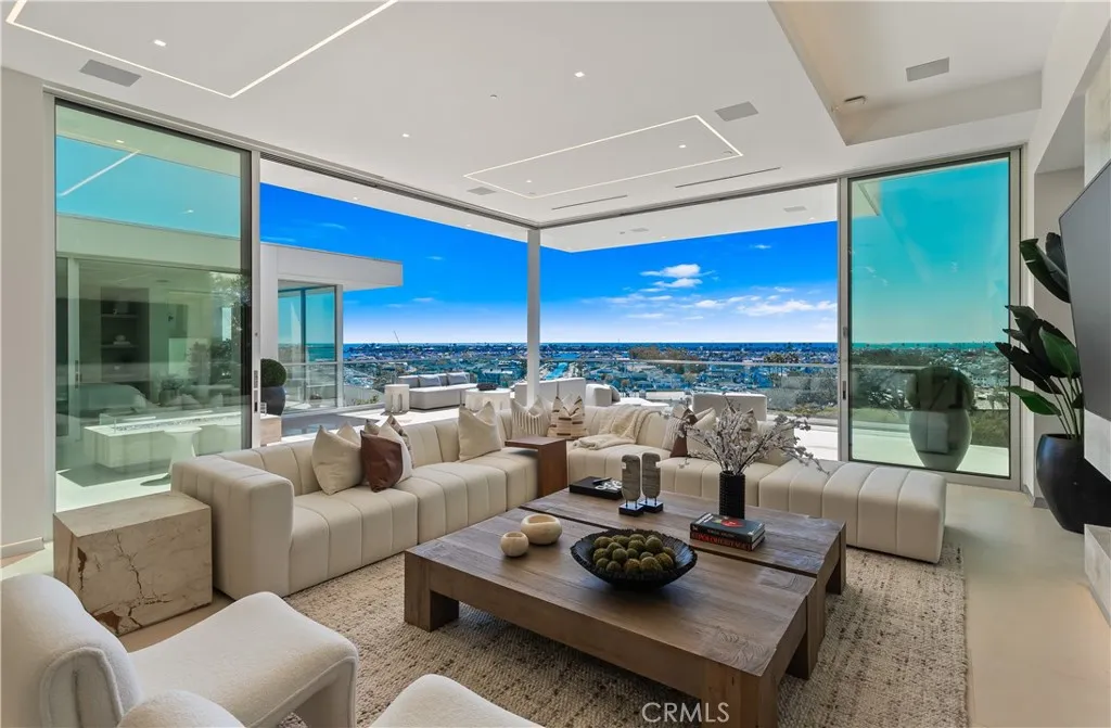 1119 Dolphin, Corona Del Mar, California 92625, 5 Bedrooms Bedrooms, ,8 BathroomsBathrooms,Residential,For Sale,Dolphin,OC25094109
