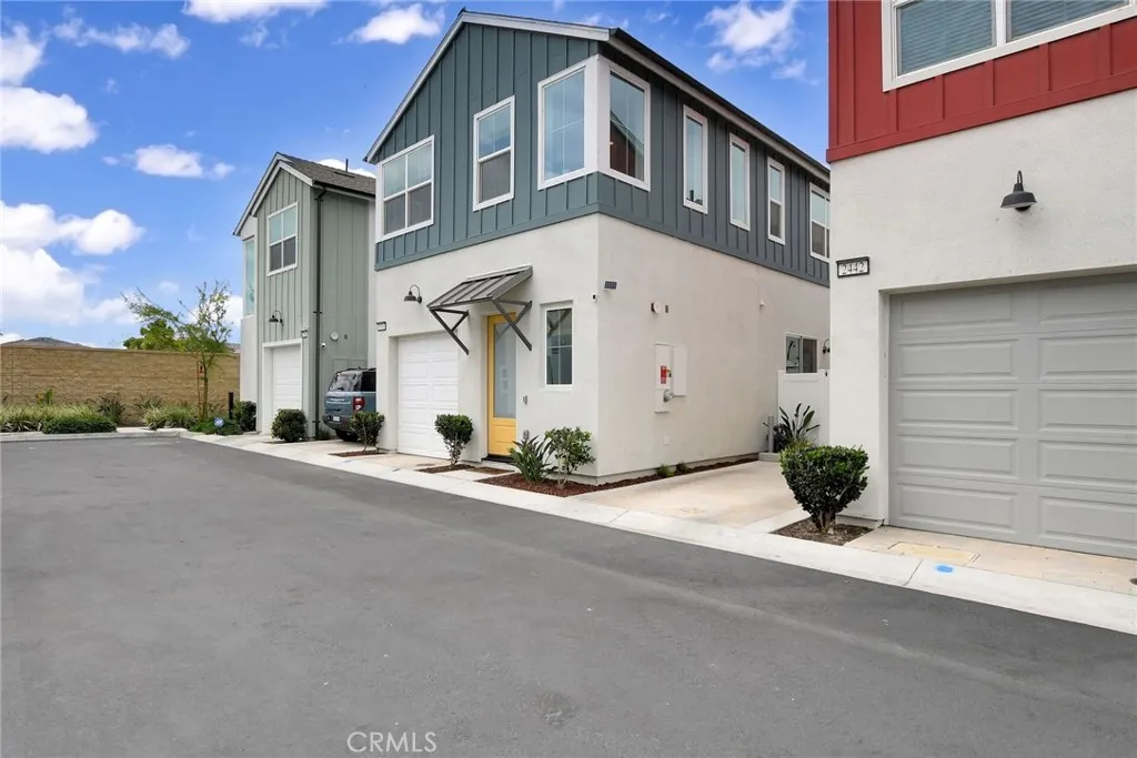 2446 E Encanto Paseo, Ontario, California 91762 home-pic-1