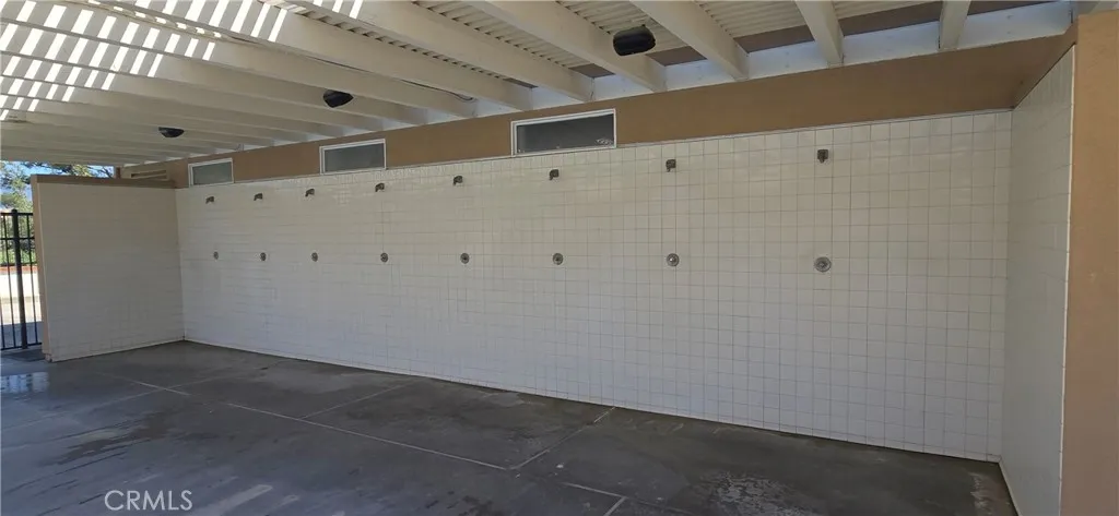  HOA Showers