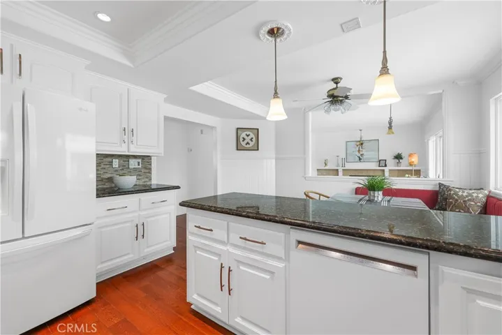  Kitchen is open to FamilyRoom