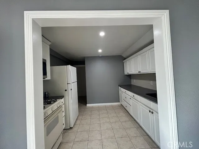 Bonus Studio kitchen