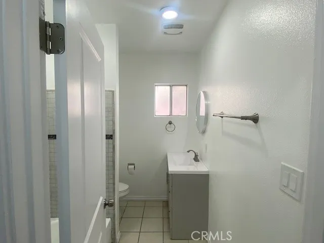 Front Unit full bathroom