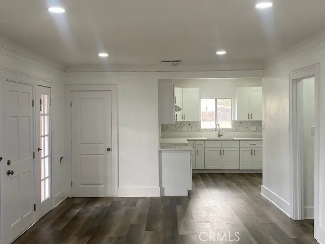 Front unit entry to kitchen