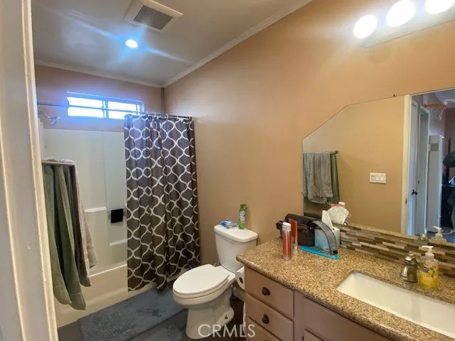 2nd unit bathroom