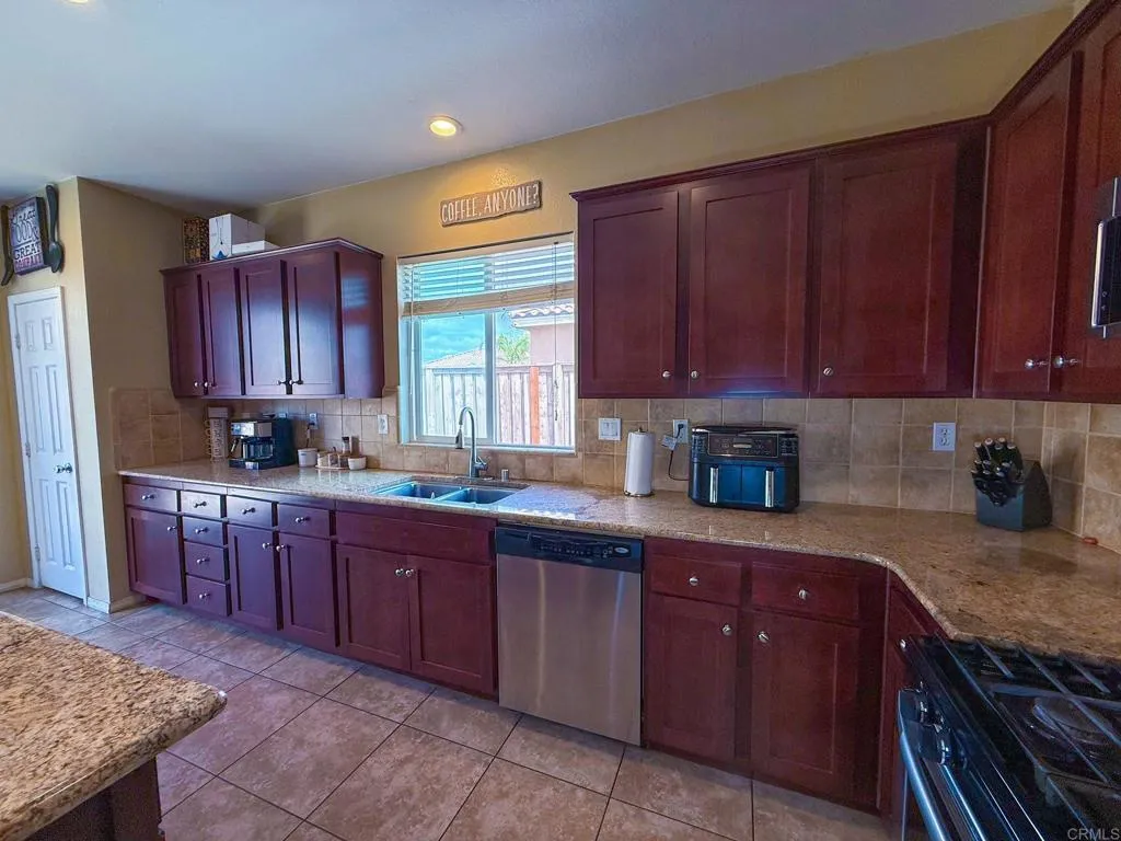 963 Silver Dust Trail, Hemet, California 92545 home-pic-13