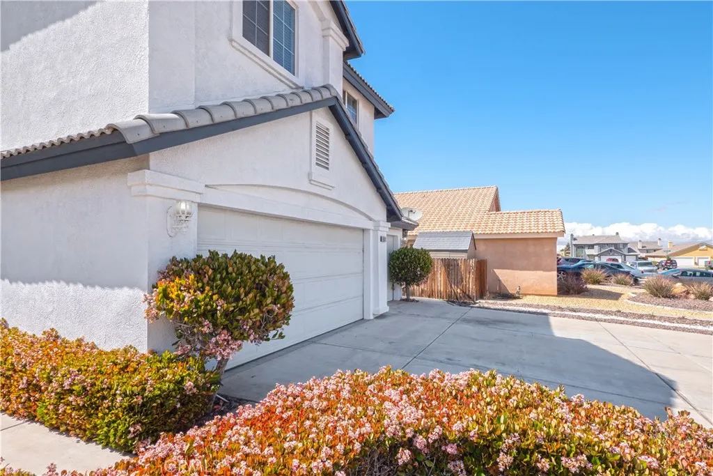 8932 Wedgewood Court, Hesperia, California 92344 home-pic-3