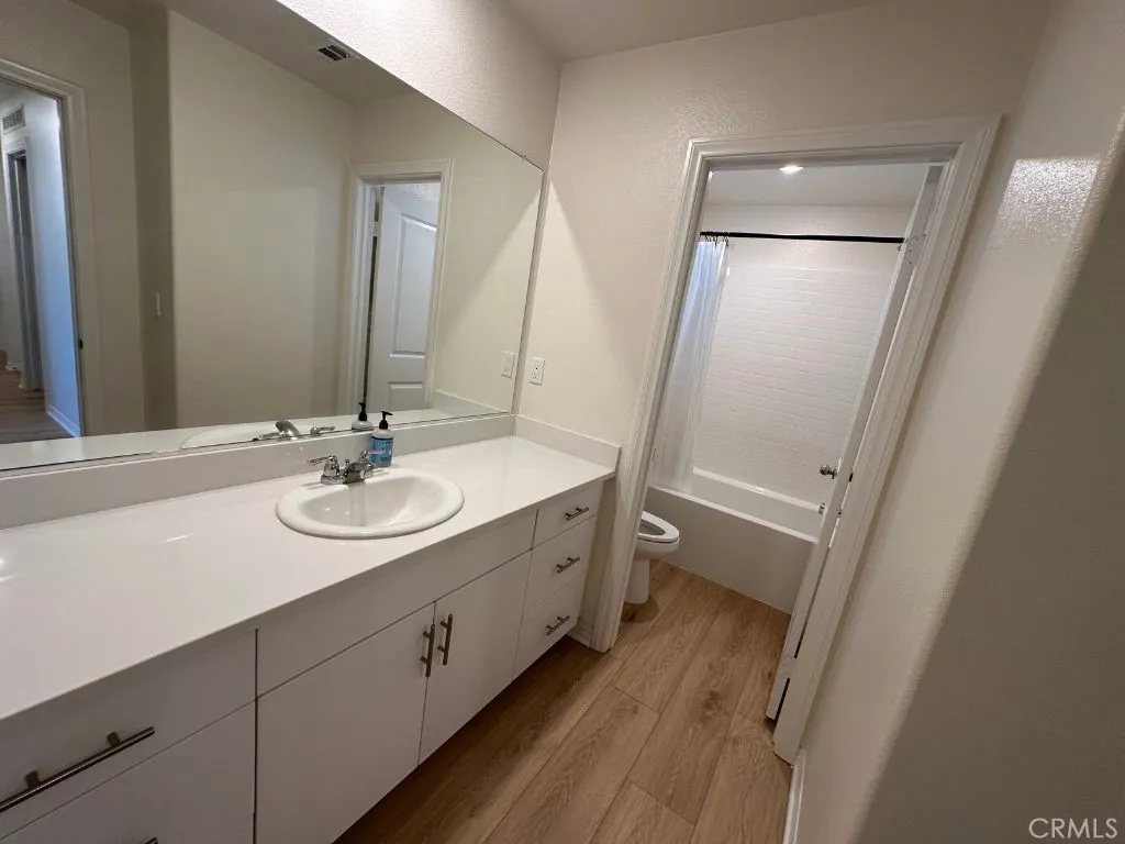 2511 Gunner Ridge Way, Rialto, California 92377 home-pic-27