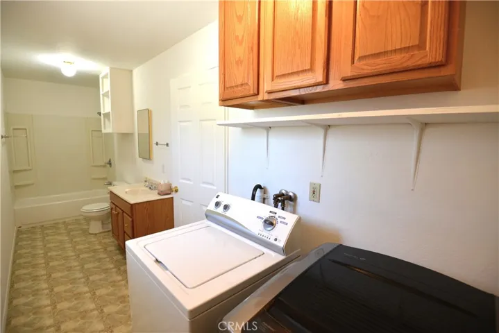 MIDDLE BATHROOM