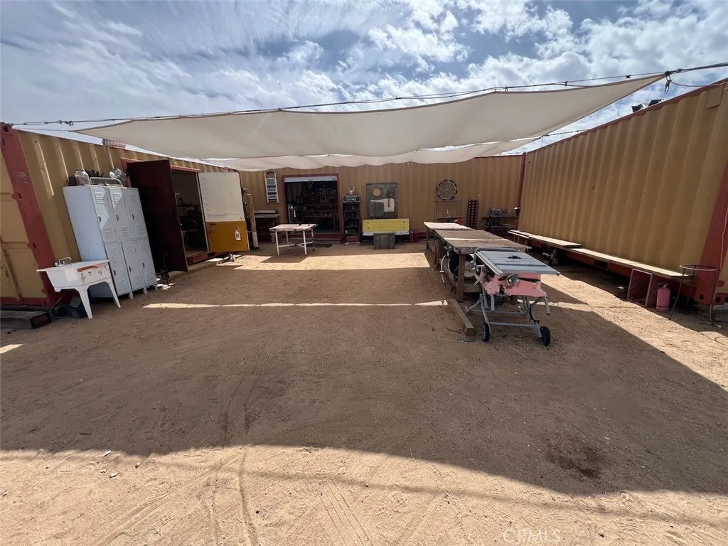 1919 Acoma Trail, Landers, California 92285 home-pic-28