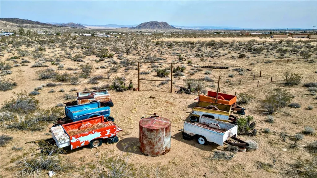 1919 Acoma Trail, Landers, California 92285 home-pic-46