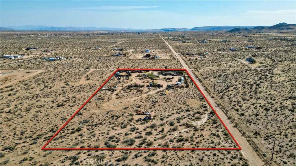 1919 Acoma Trail, Landers, California 92285 home-pic-53