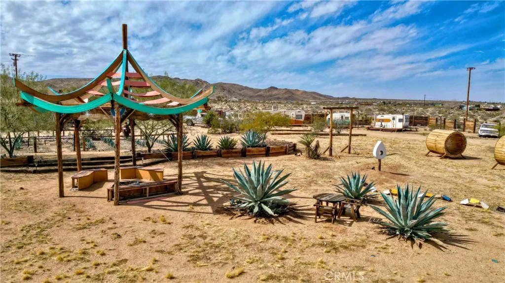 1919 Acoma Trail, Landers, California 92285 home-pic-20