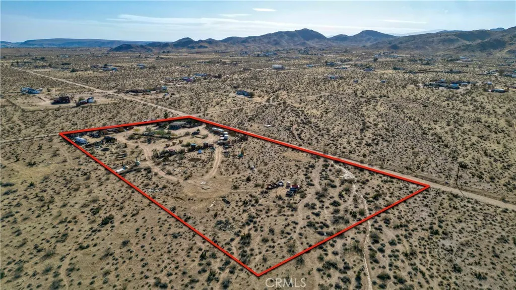 1919 Acoma Trail, Landers, California 92285 home-pic-52